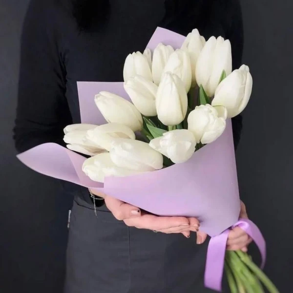 Букет из 15 белых тюльпан